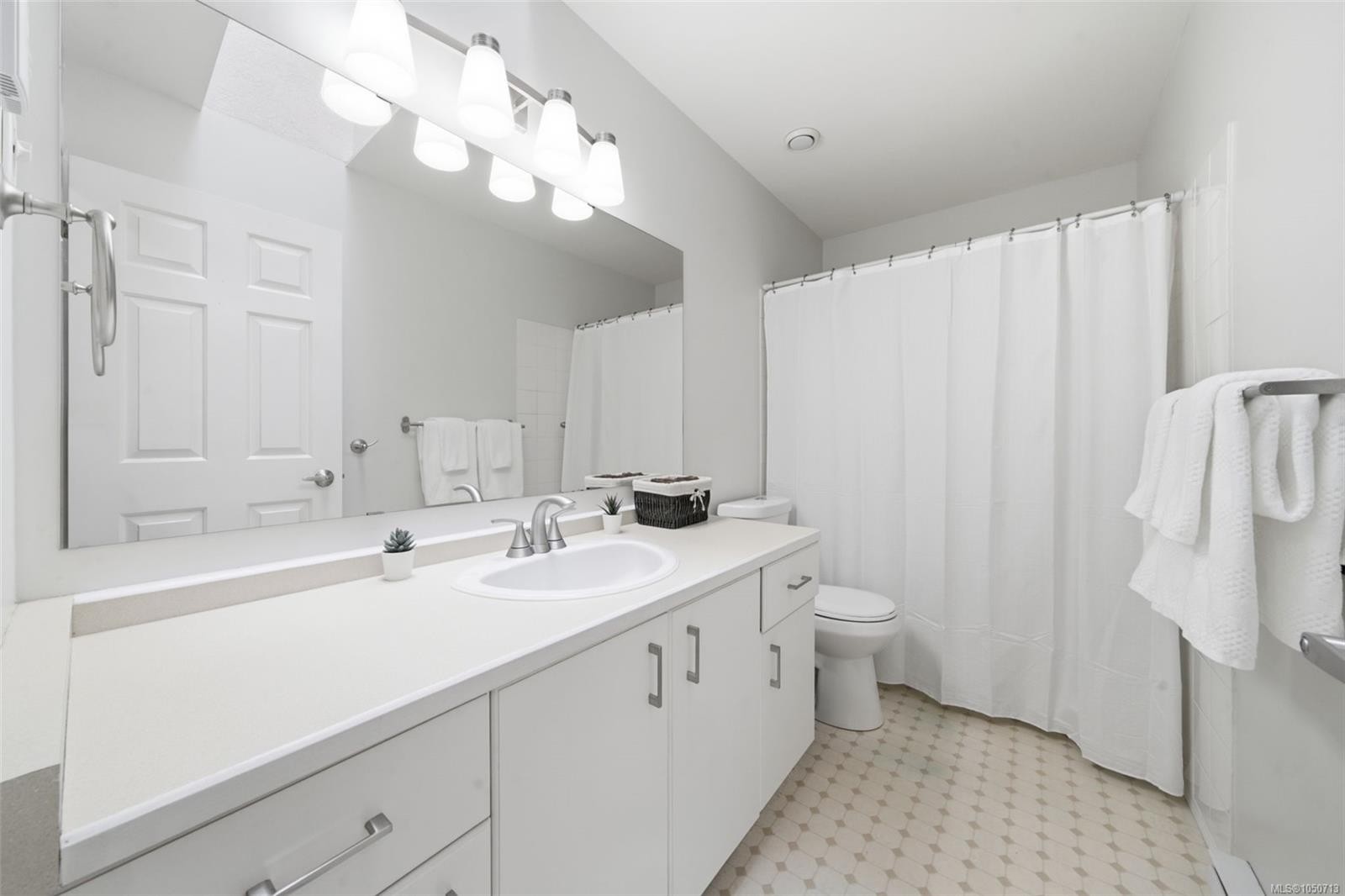 #8-6766 Central Saanich Rd, Central Saanich, BC