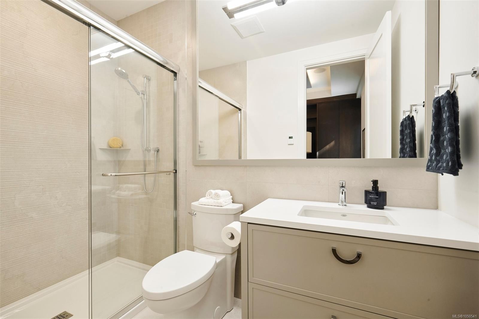 3912 Woodlands Pl, Saanich, BC