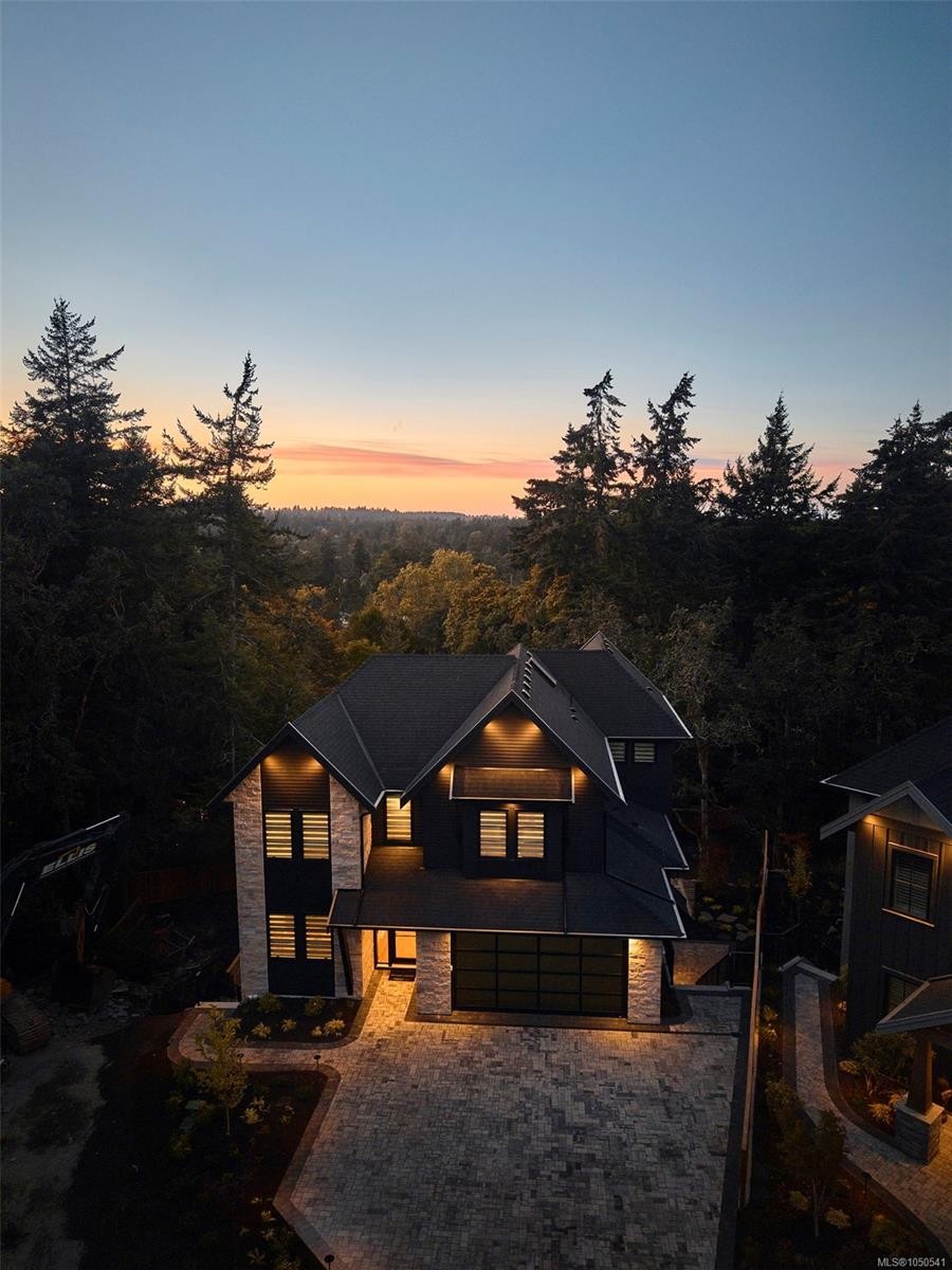 3912 Woodlands Pl, Saanich, BC