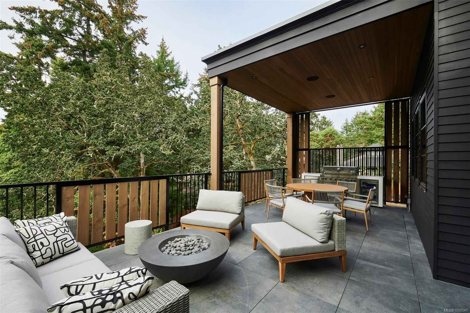 3912 Woodlands Pl, Saanich, BC