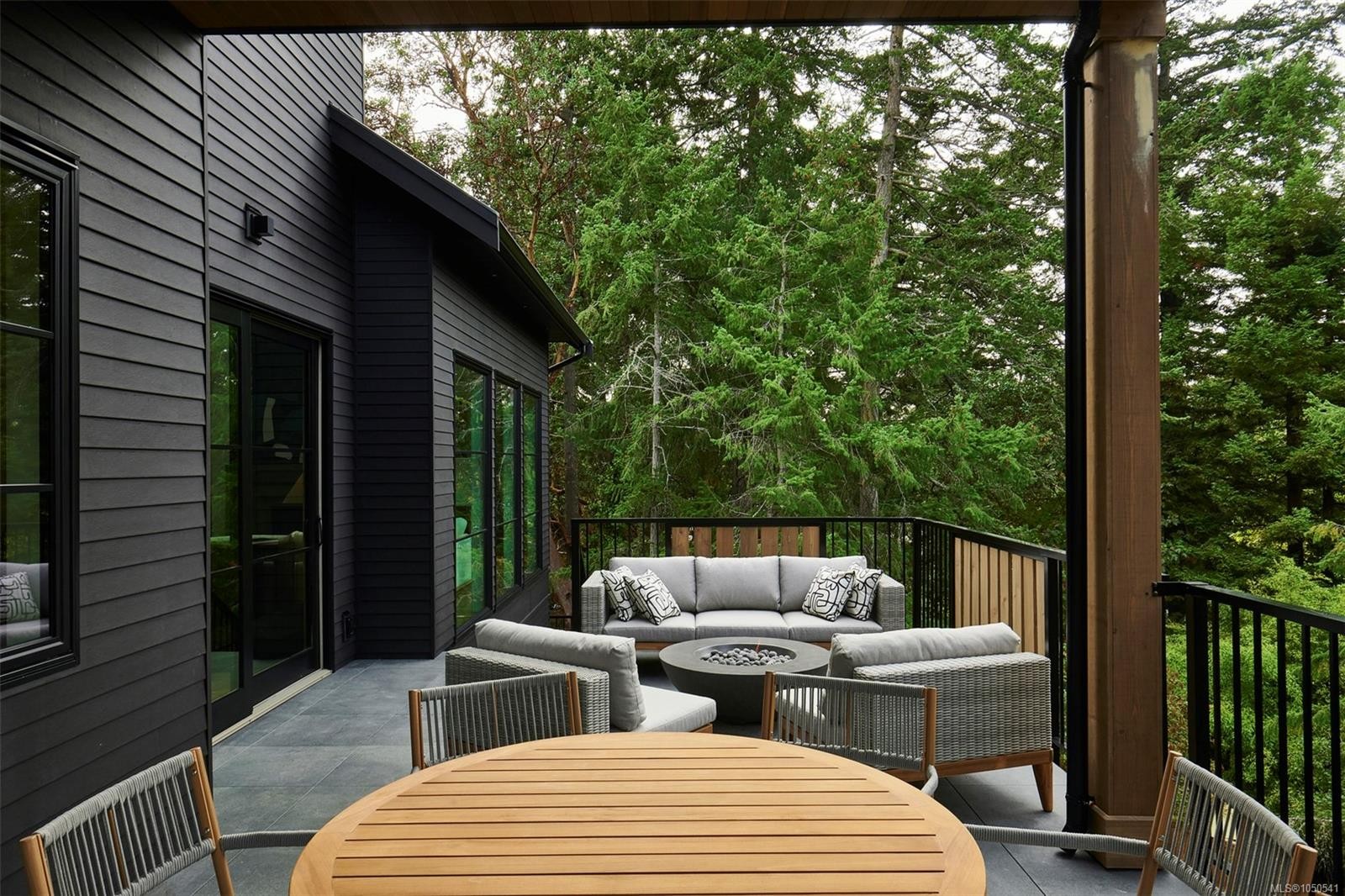 3912 Woodlands Pl, Saanich, BC