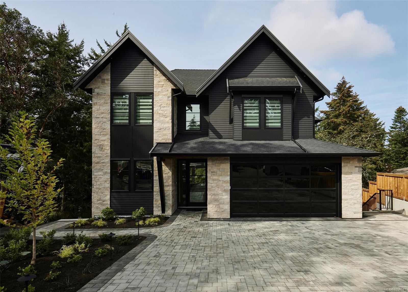 3912 Woodlands Pl, Saanich, BC
