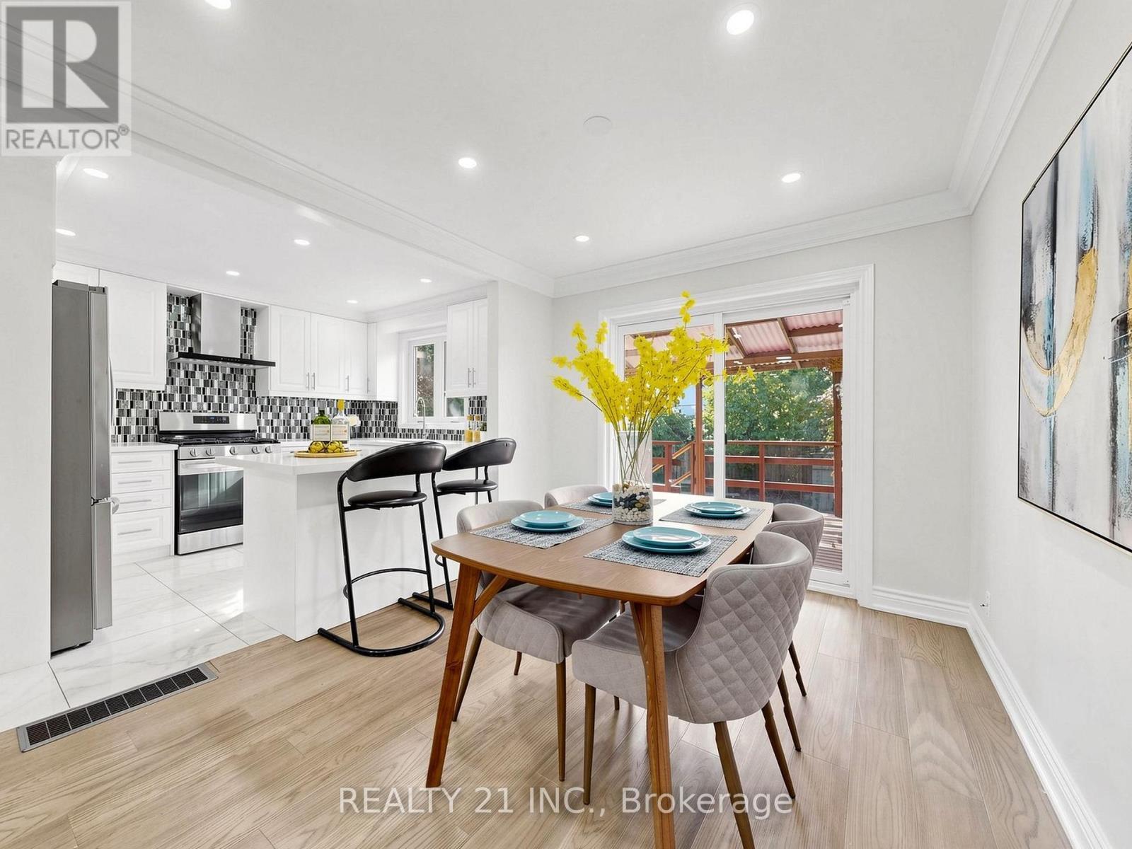 120 Queensbury Avenue, Toronto, ON
