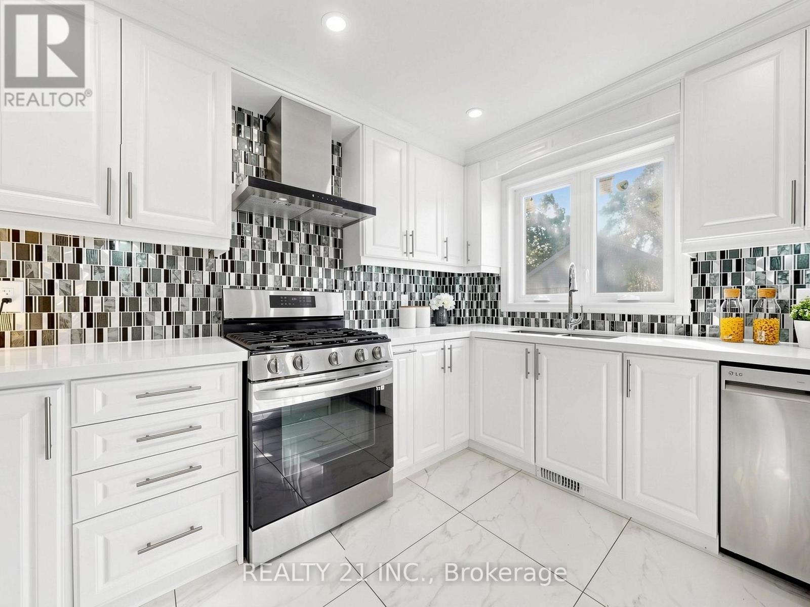 120 Queensbury Avenue, Toronto, ON