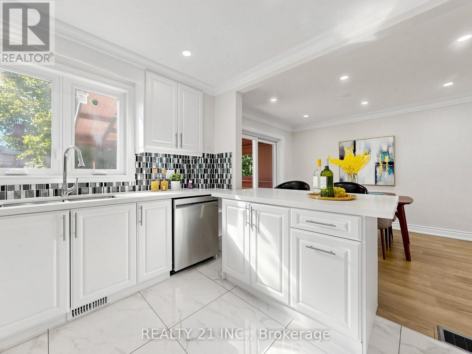 120 Queensbury Avenue, Toronto, ON