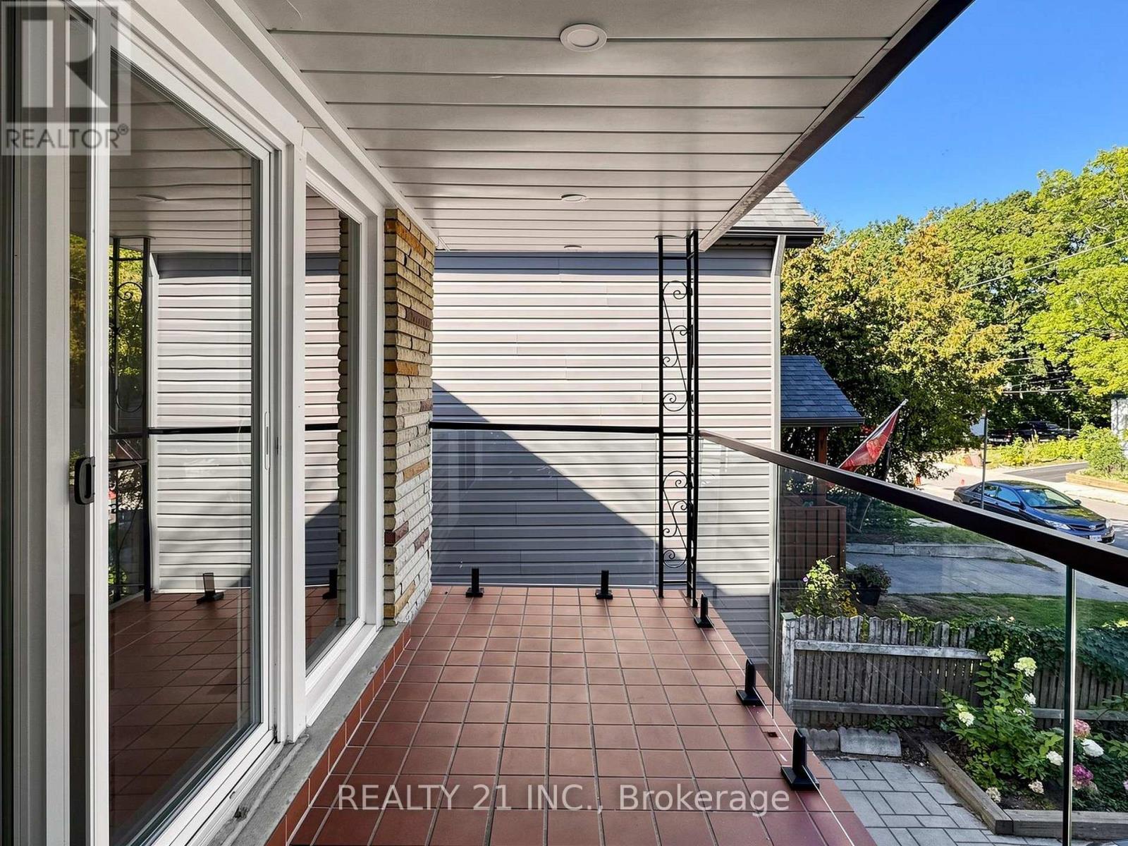 120 Queensbury Avenue, Toronto, ON