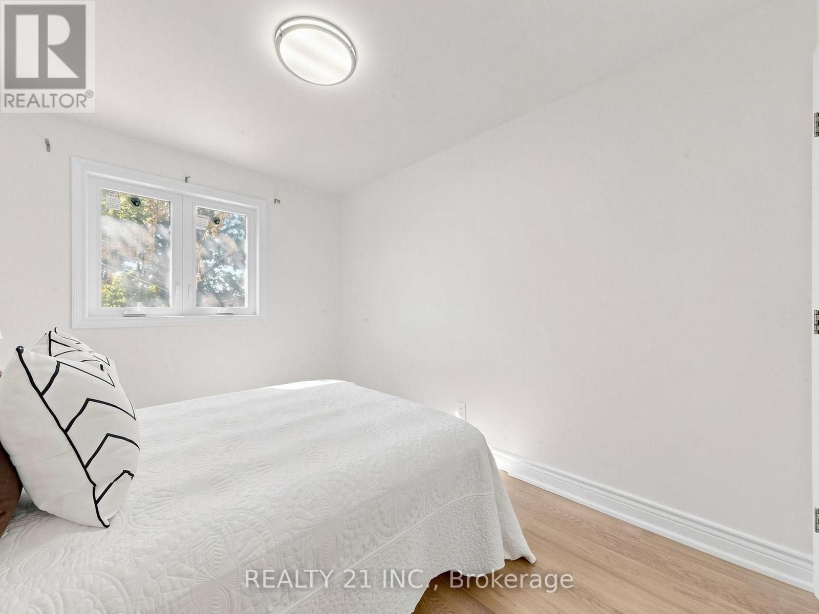 120 Queensbury Avenue, Toronto, ON