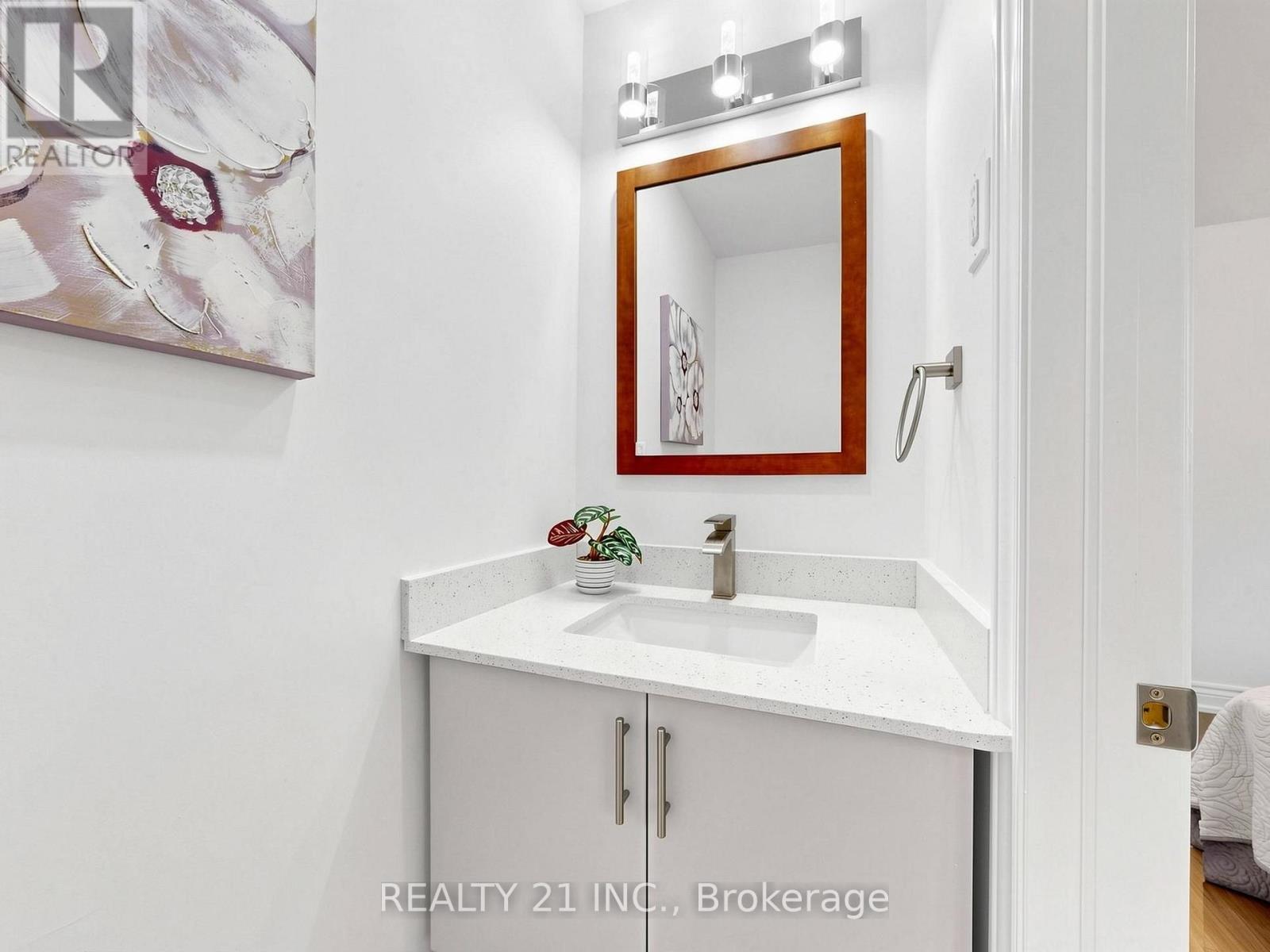 120 Queensbury Avenue, Toronto, ON