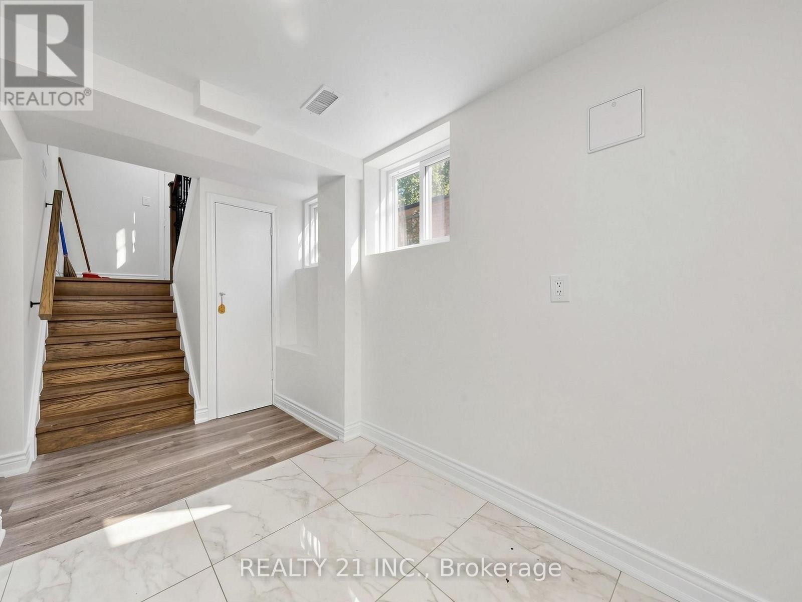 120 Queensbury Avenue, Toronto, ON