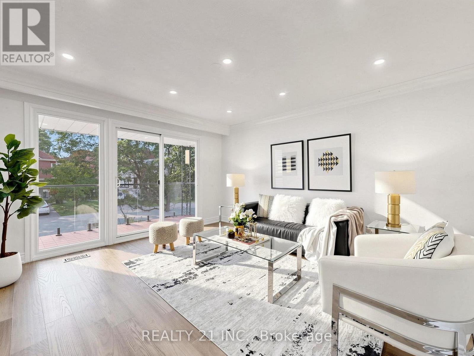 120 Queensbury Avenue, Toronto, ON