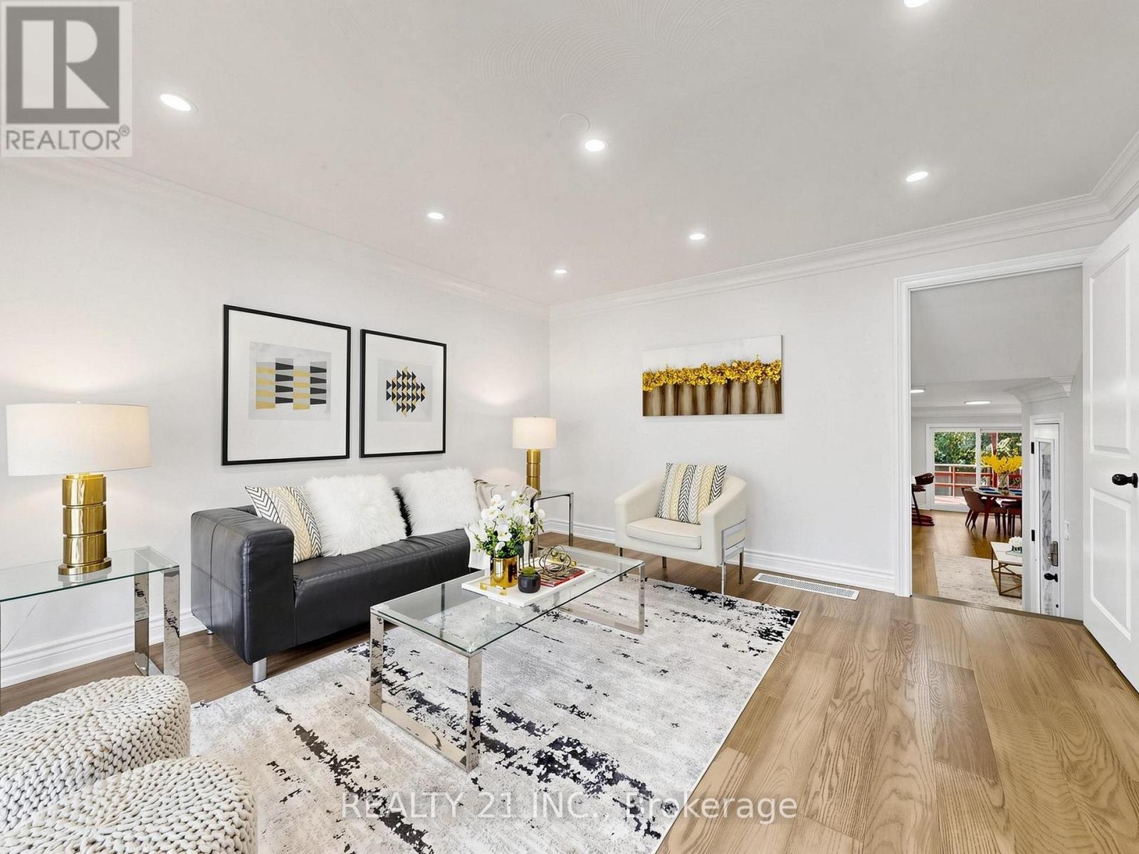 120 Queensbury Avenue, Toronto, ON