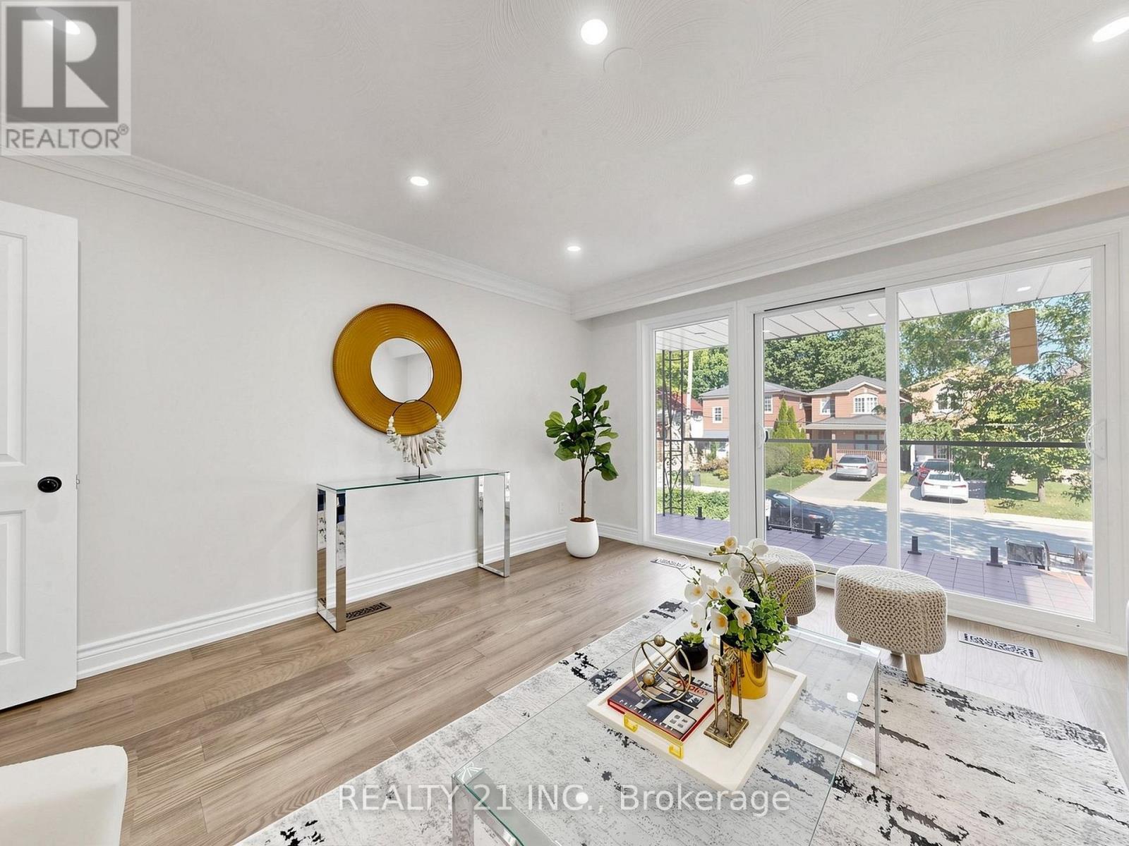 120 Queensbury Avenue, Toronto, ON