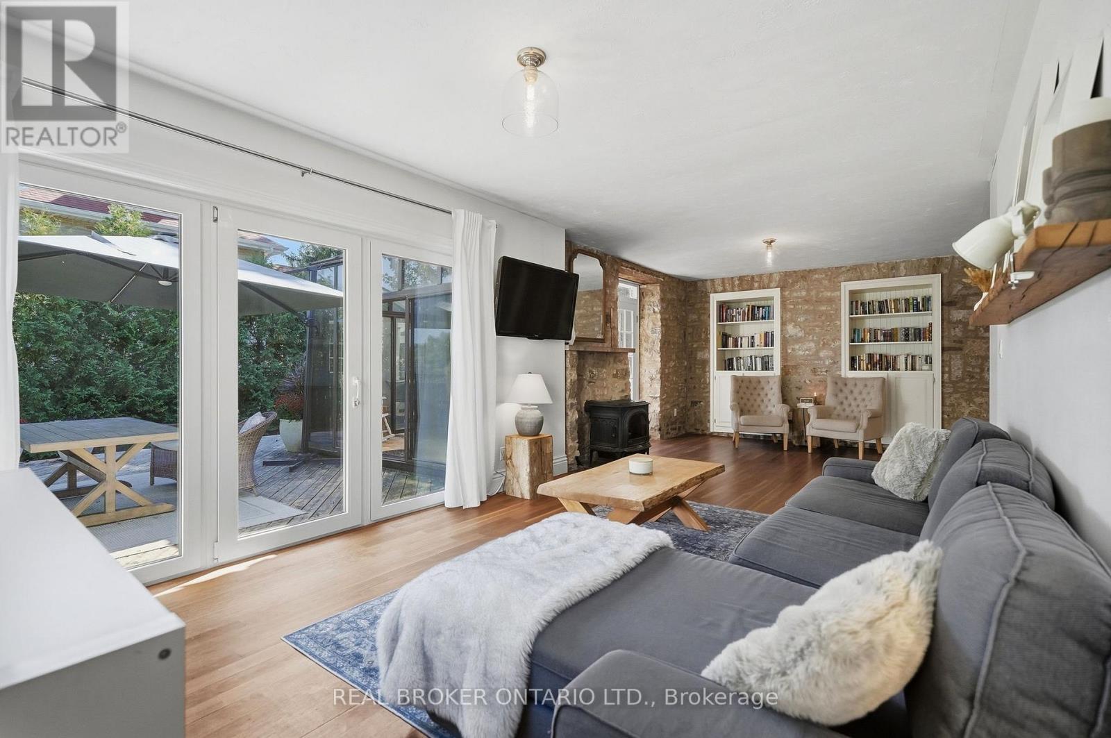 1264 Old 8 Highway, Hamilton, ON
