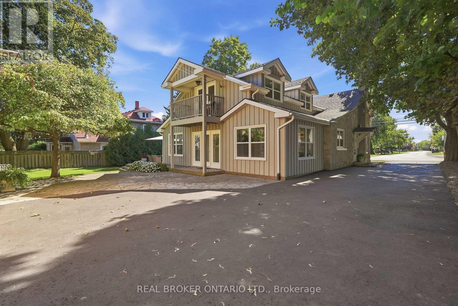 1264 Old 8 Highway, Hamilton, ON