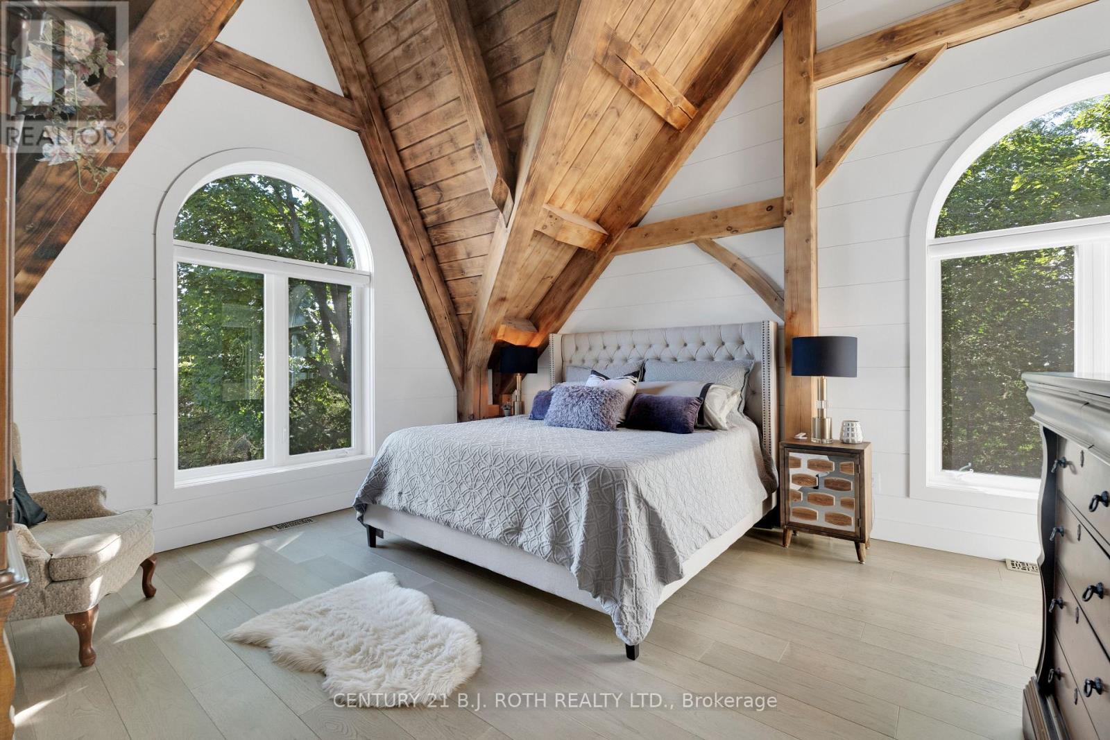 247 Lakeshore Road W, Oro-Medonte, ON