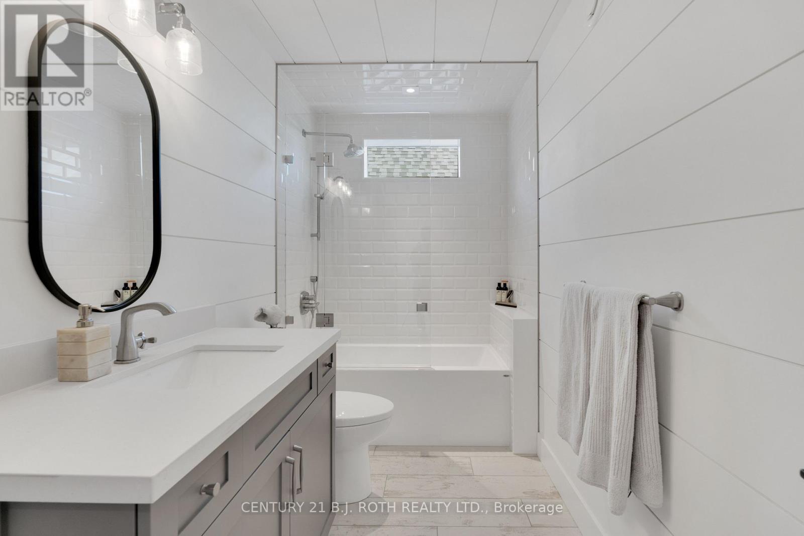 247 Lakeshore Road W, Oro-Medonte, ON