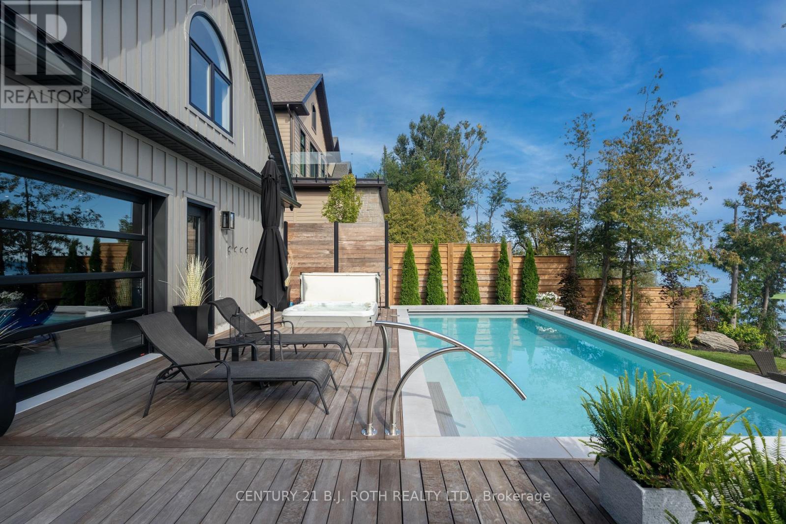 247 Lakeshore Road W, Oro-Medonte, ON