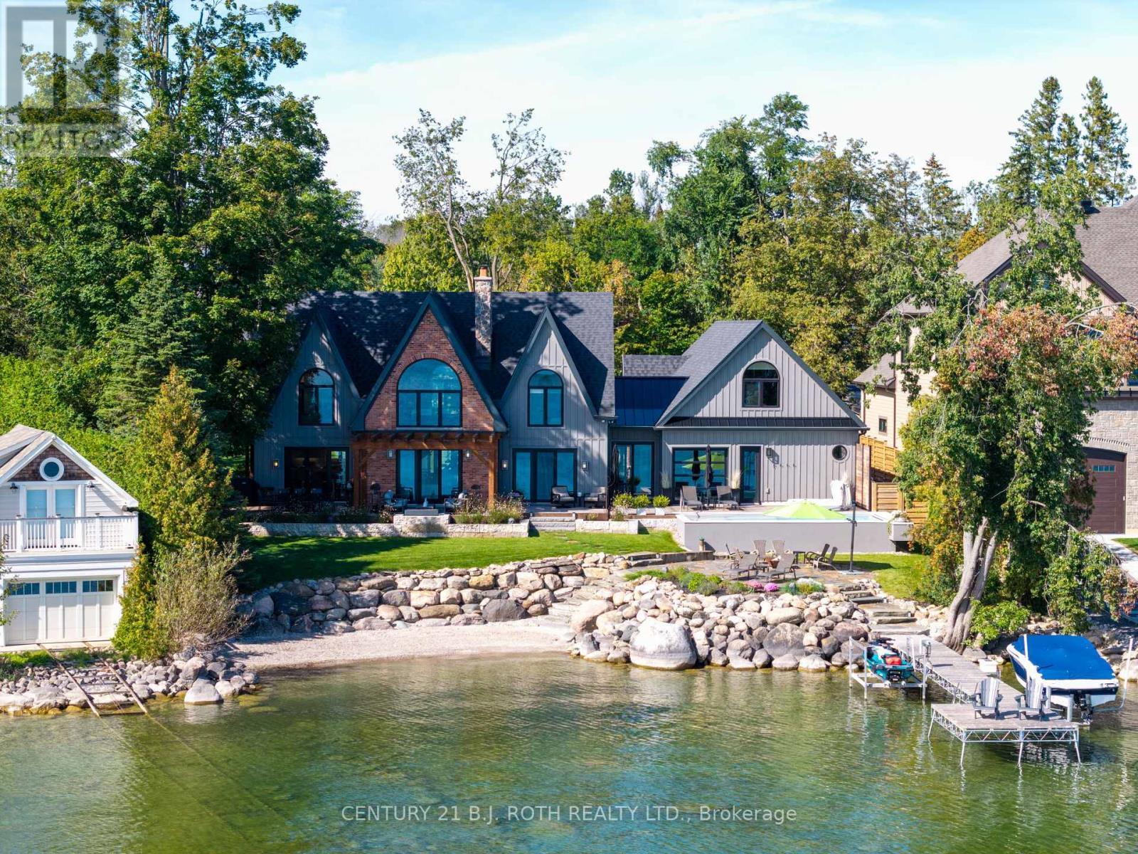 247 Lakeshore Road W, Oro-Medonte, ON