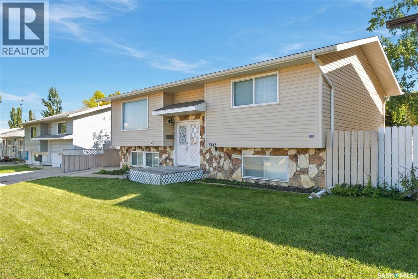 3343 Fairlight Drive, Saskatoon, SK