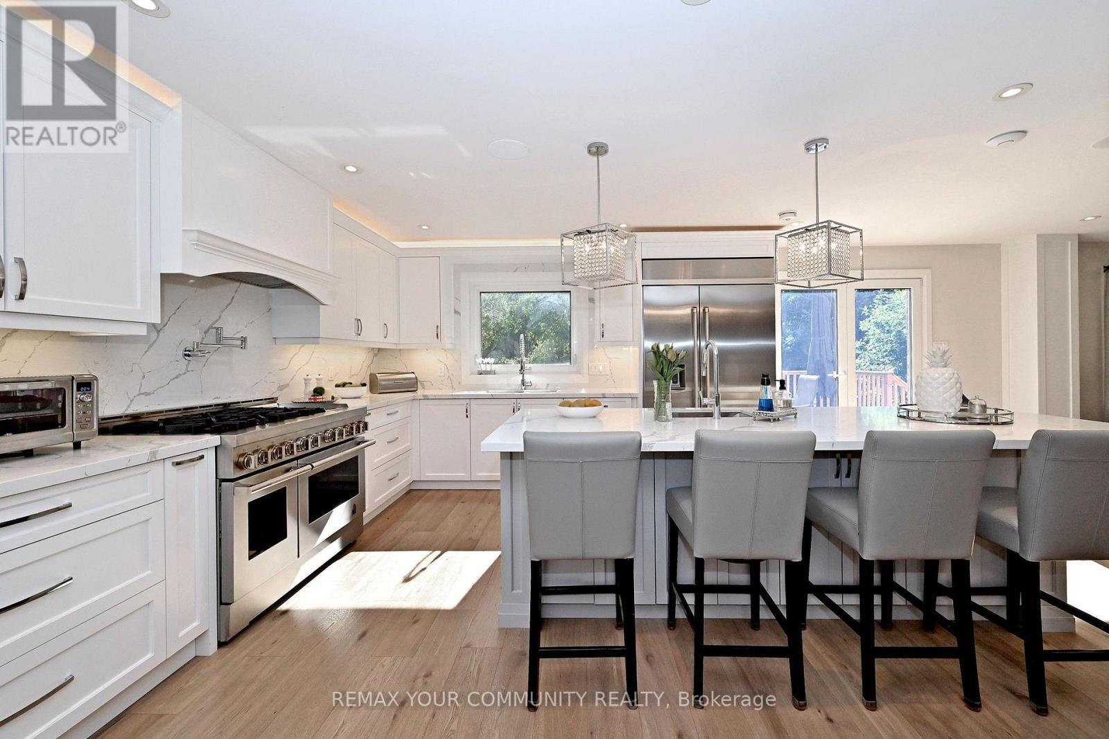 Kitchen with Granite Backsplash - 1530 Canada Court, Oakville, ON