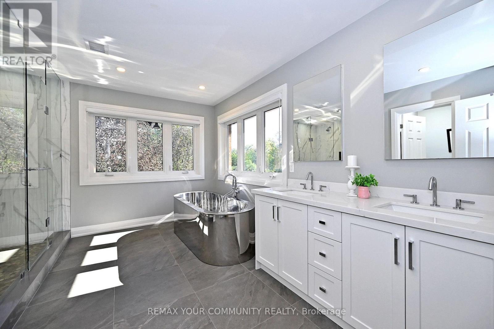 Updated -5 pc.Ensuite - Heated Floors - 1530 Canada Court, Oakville, ON