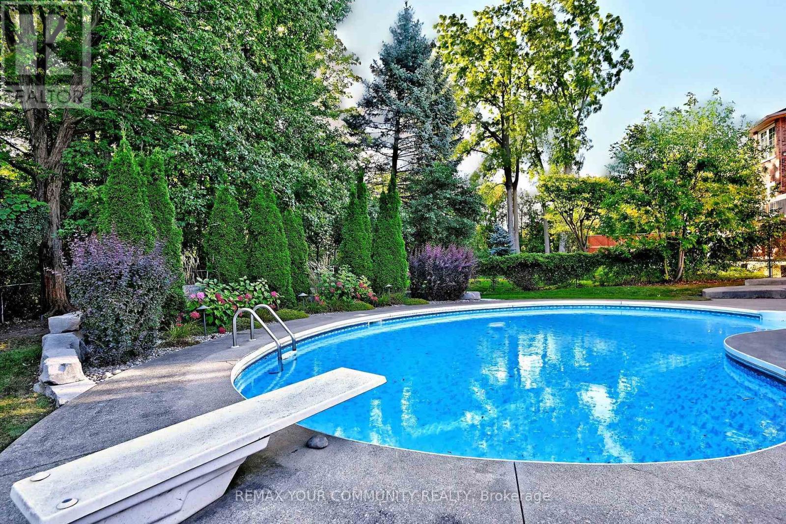 Lovely Pool and Gardens backing to Ravine - 1530 Canada Court, Oakville, ON