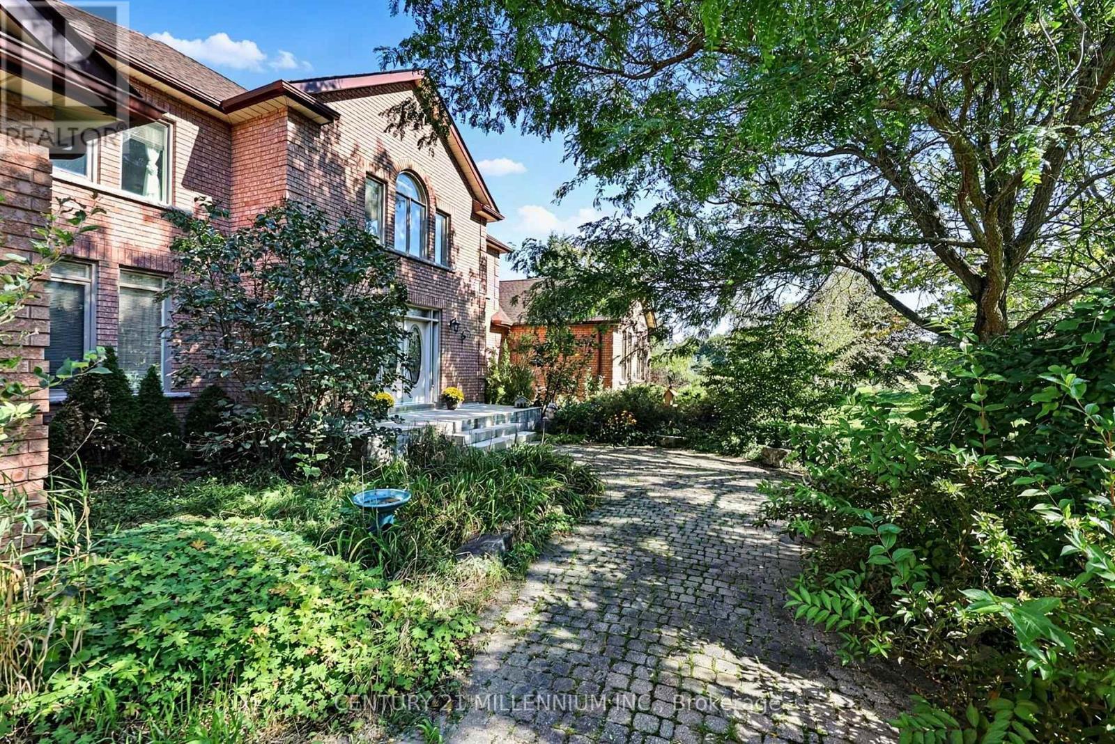 16 Tanglewood Drive, Caledon, ON
