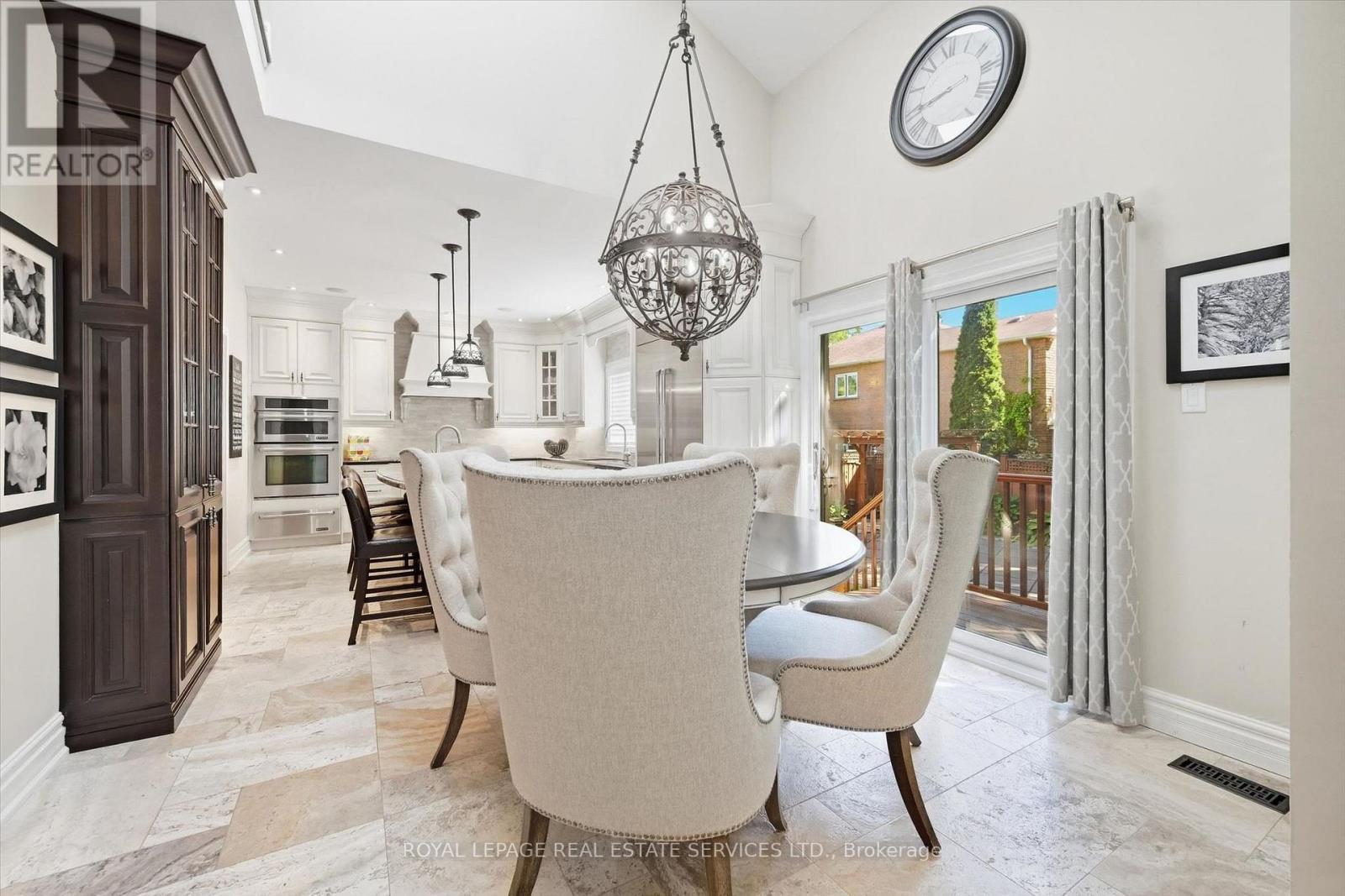 Vaulted Breakfast Area w/2024 Sliding Door Walkout - 340 Oakridge Court, Oakville, ON
