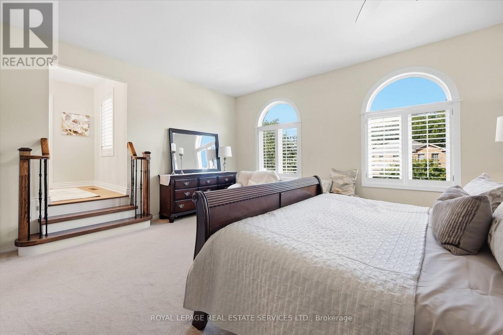 Sunken Primary Retreat Offering a Walk-In Closet - 340 Oakridge Court, Oakville, ON