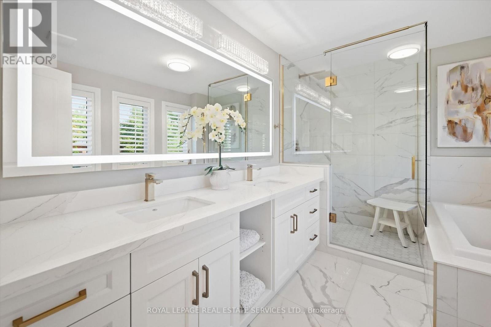 Luxurious Remodeled Primary Ensuite w/Double Sinks - 340 Oakridge Court, Oakville, ON