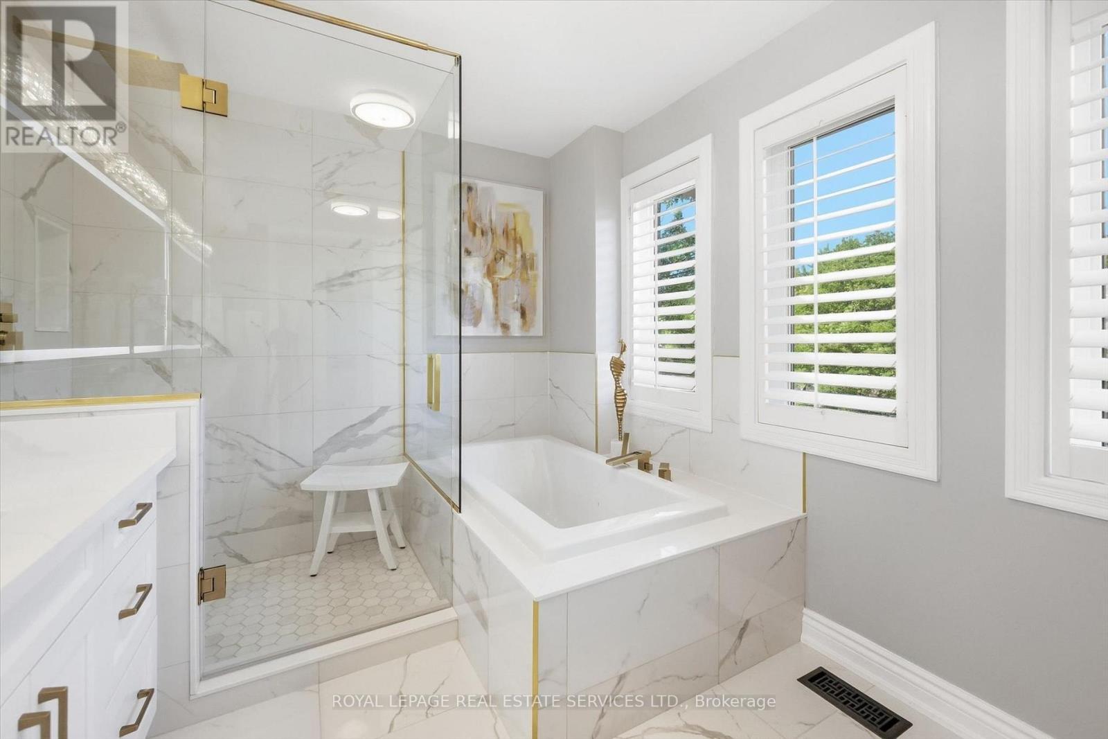 Primary Ensuite Offers a Soaker Tub & Glass Shower - 340 Oakridge Court, Oakville, ON