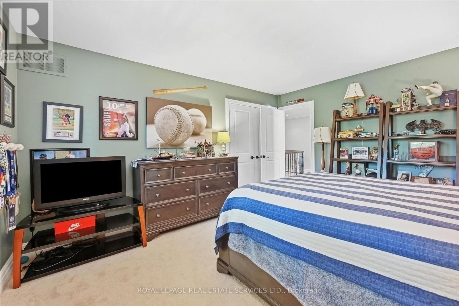 Third Bedroom w/Plush Broadloom & Cal. Shutters - 340 Oakridge Court, Oakville, ON