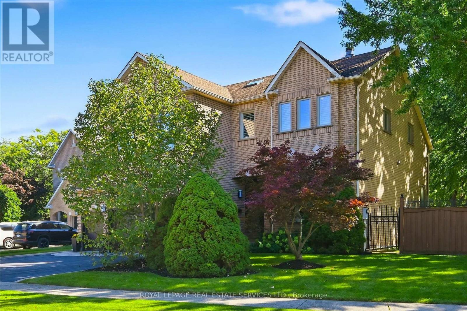 Impressive Residence w/a Prof. Finished Basement! - 340 Oakridge Court, Oakville, ON