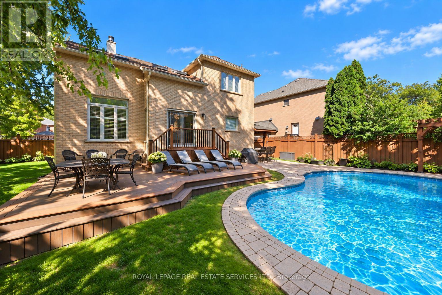 Spectacular Backyard Oasis w/Large Composite Deck - 340 Oakridge Court, Oakville, ON