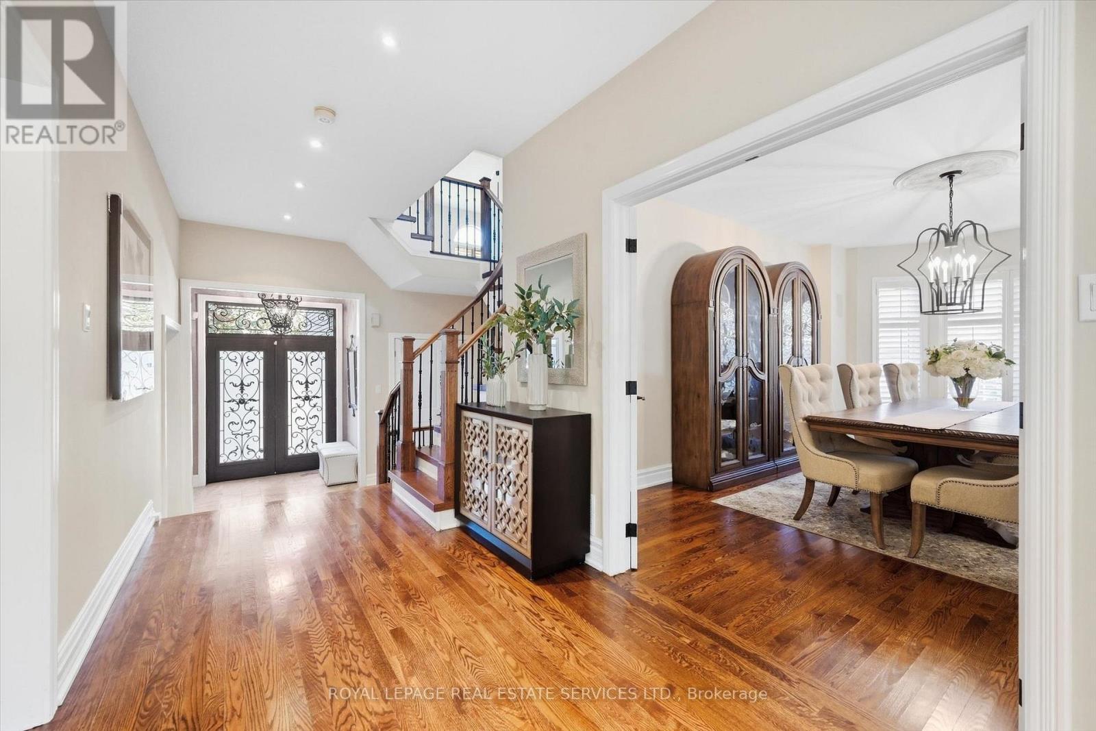Gleaming Oak Hardwood Flooring on the Main Level - 340 Oakridge Court, Oakville, ON