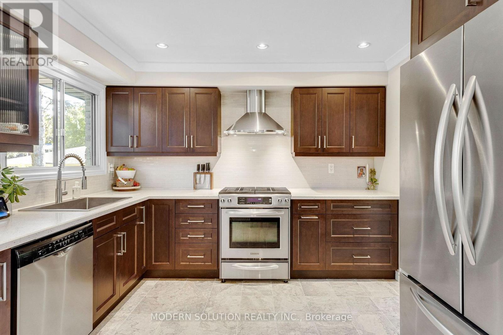 2250 Dunedin Road, Oakville, ON