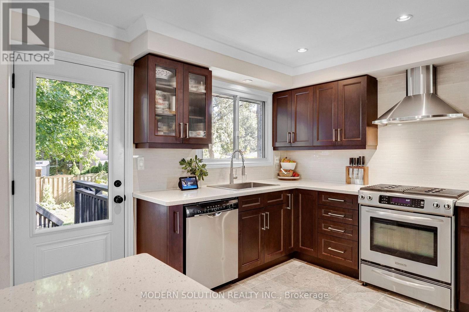 2250 Dunedin Road, Oakville, ON
