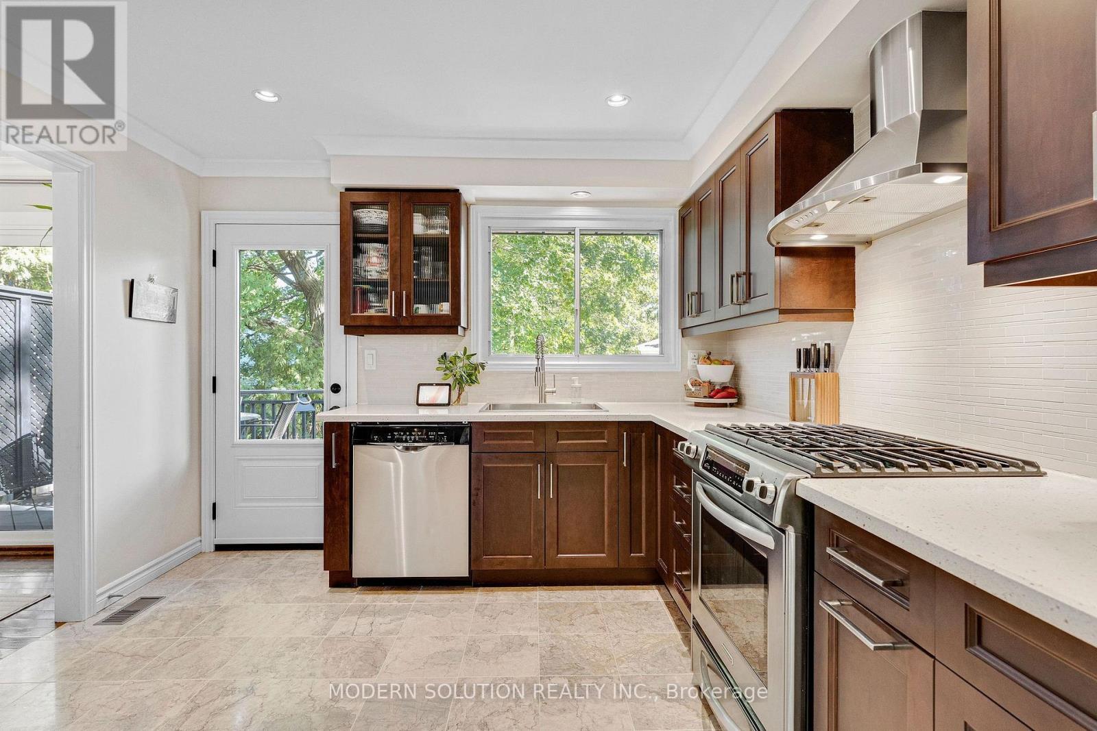 2250 Dunedin Road, Oakville, ON