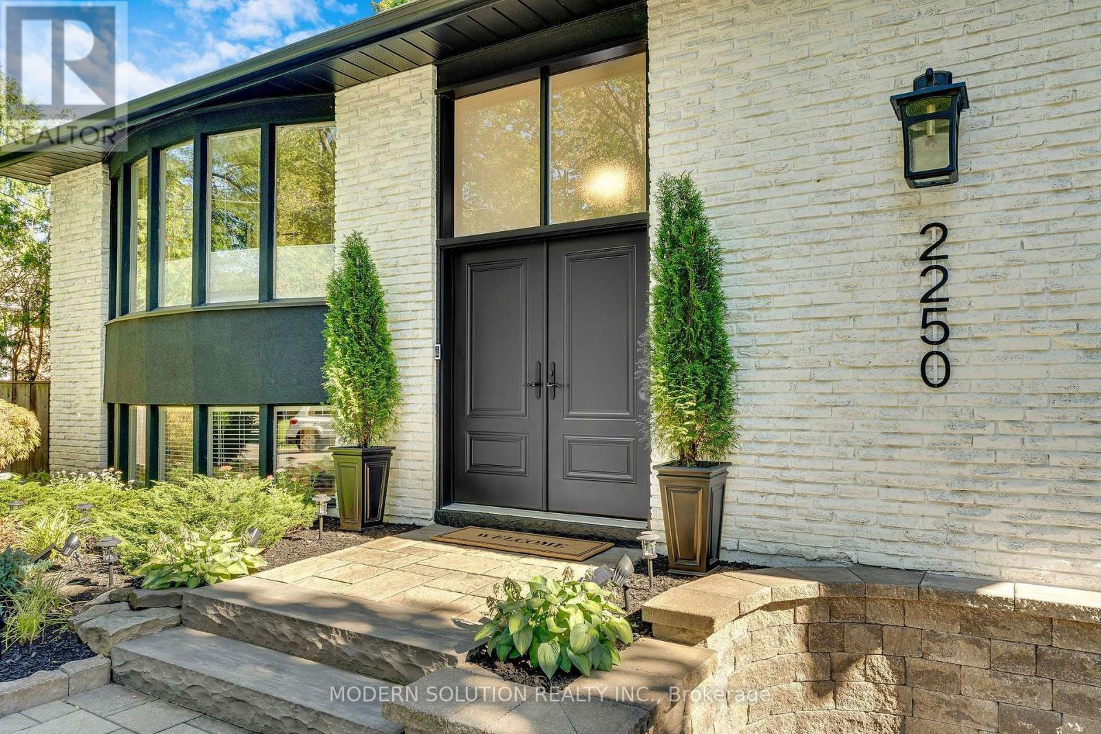 2250 Dunedin Road, Oakville, ON