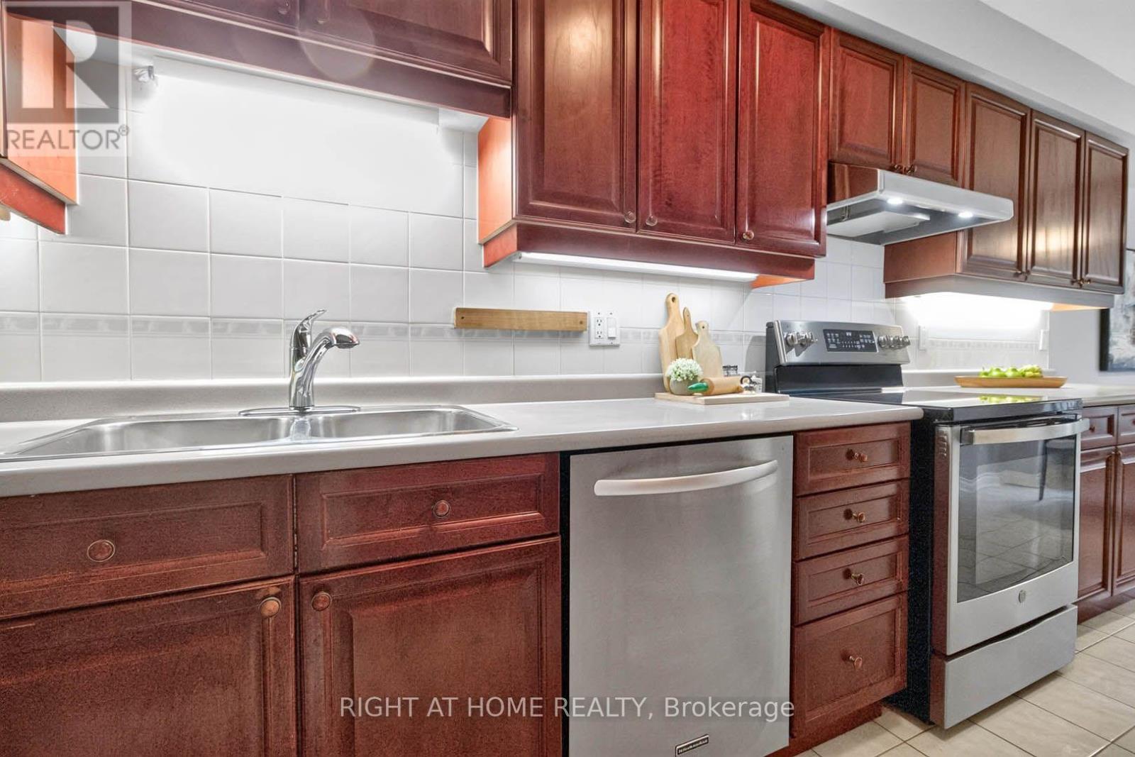 83 - 5480 Glen Erin Drive, Mississauga, ON