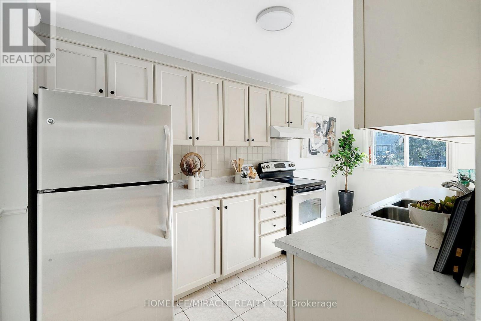 10 Habitat Square, Brampton, ON