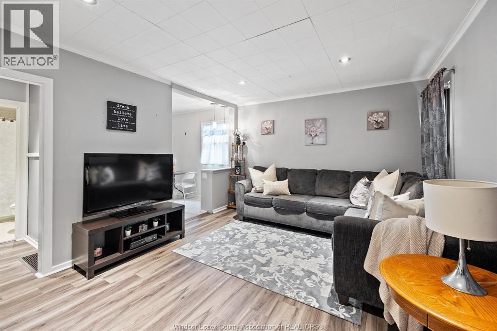3672 Girardot, Windsor, ON
