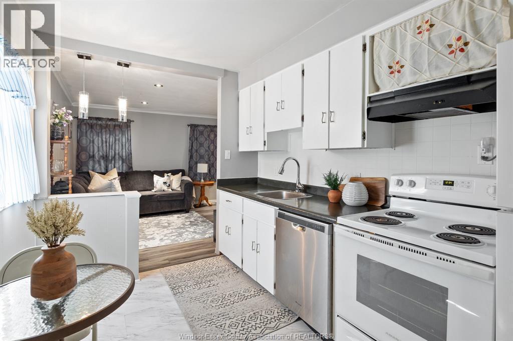 3672 Girardot, Windsor, ON