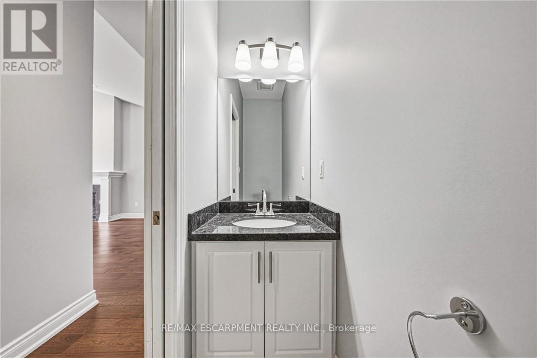 Main Floor 2 piece bathroom - 602 Cochrane Road, Hamilton, ON