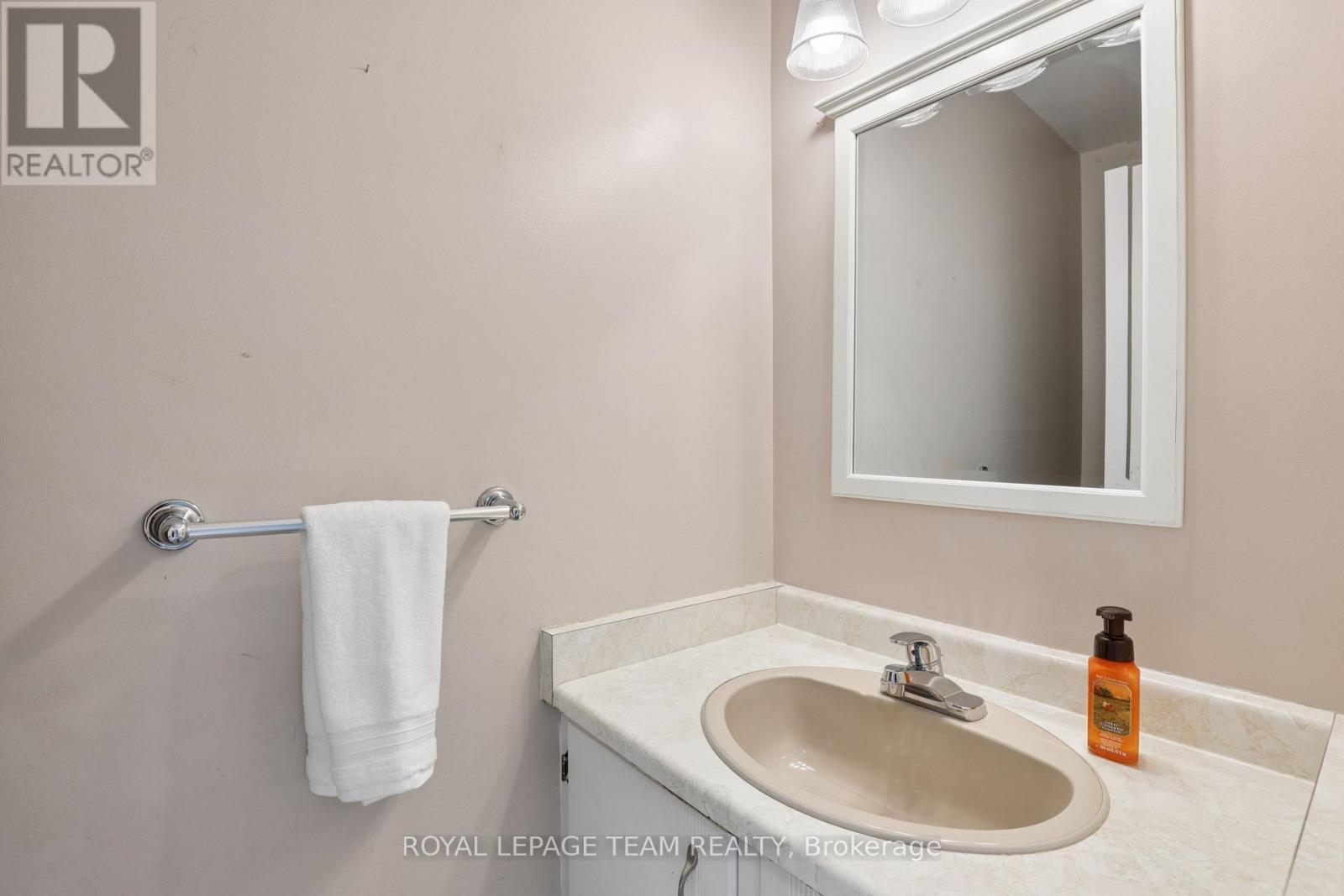1133 St Emmanuel Terrace, Ottawa, ON