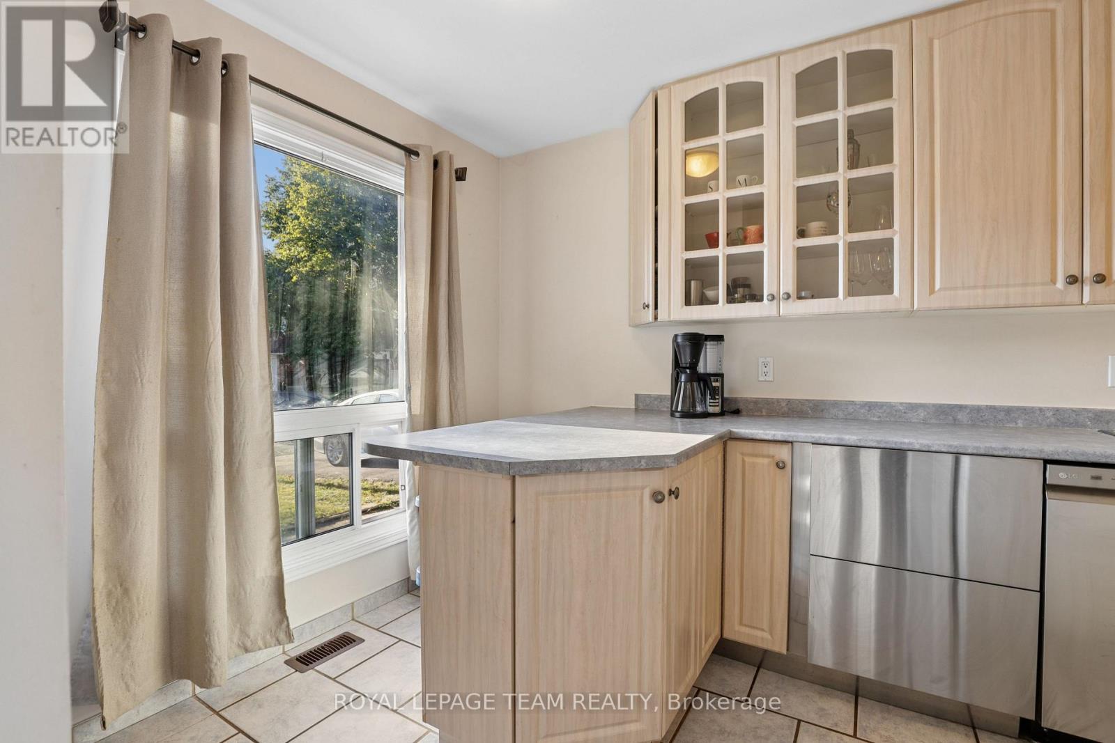 1133 St Emmanuel Terrace, Ottawa, ON