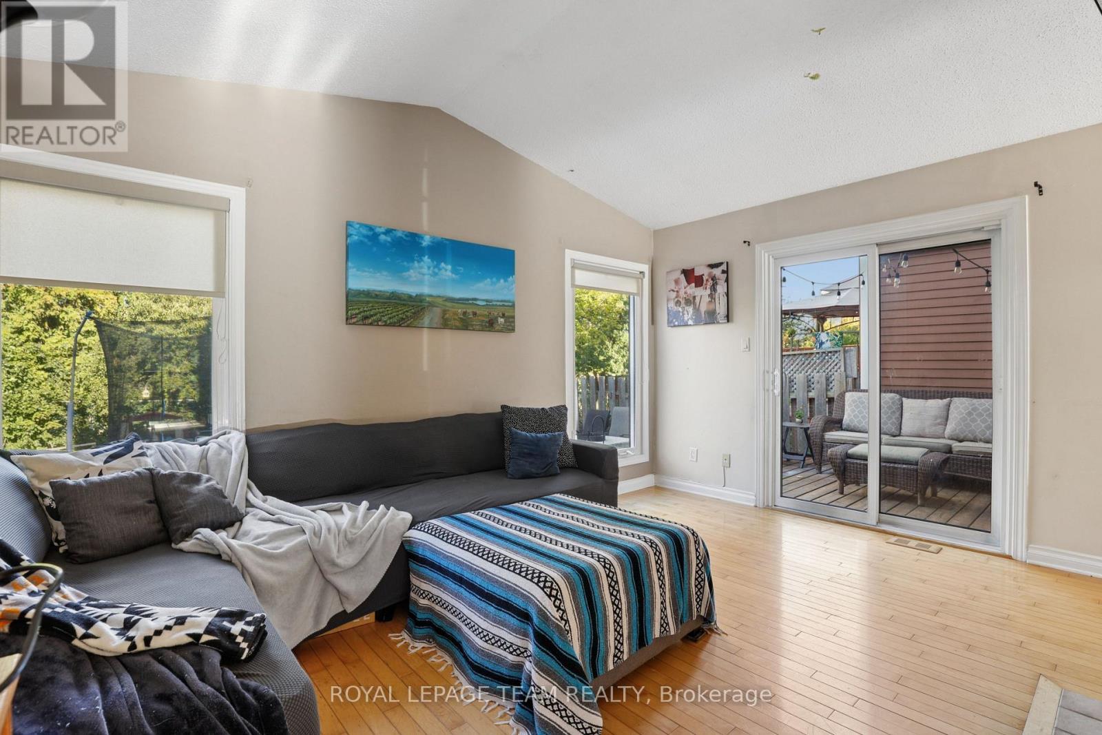 1133 St Emmanuel Terrace, Ottawa, ON