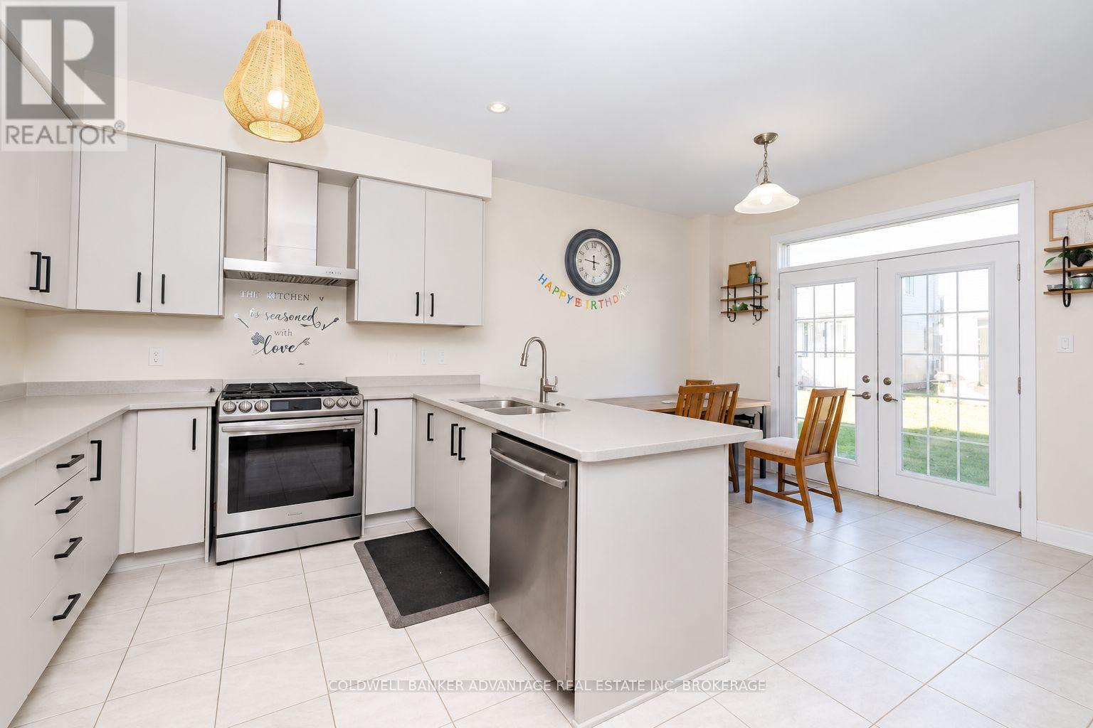 8 Downriver Drive, Welland (Dain City), ON