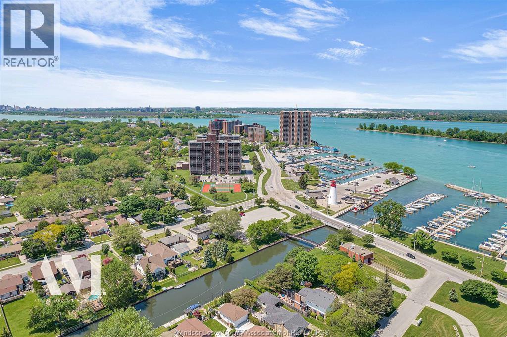 1362 Elsmere, Windsor, ON