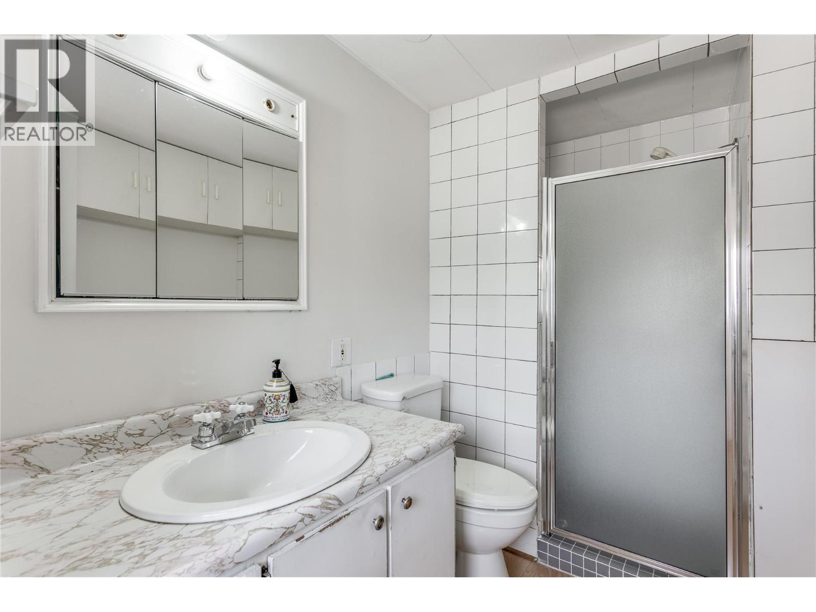 Full bathroom! - 1699 Ross Road Unit# 213, West Kelowna, BC